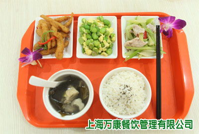 食堂托管15元餐費標準